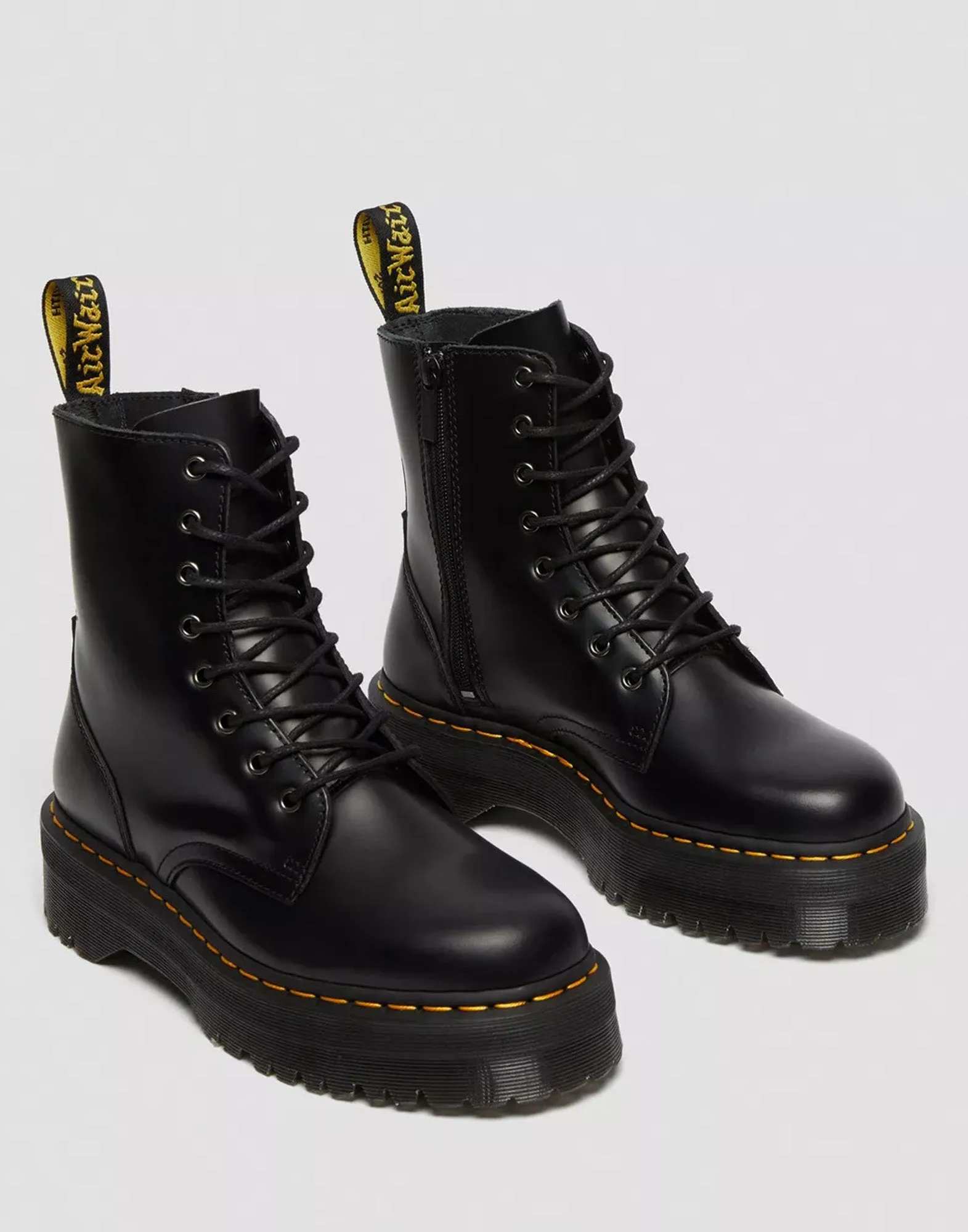 DR. MARTENS Anfibi Jadon con Platform in Pelle Smooth Black