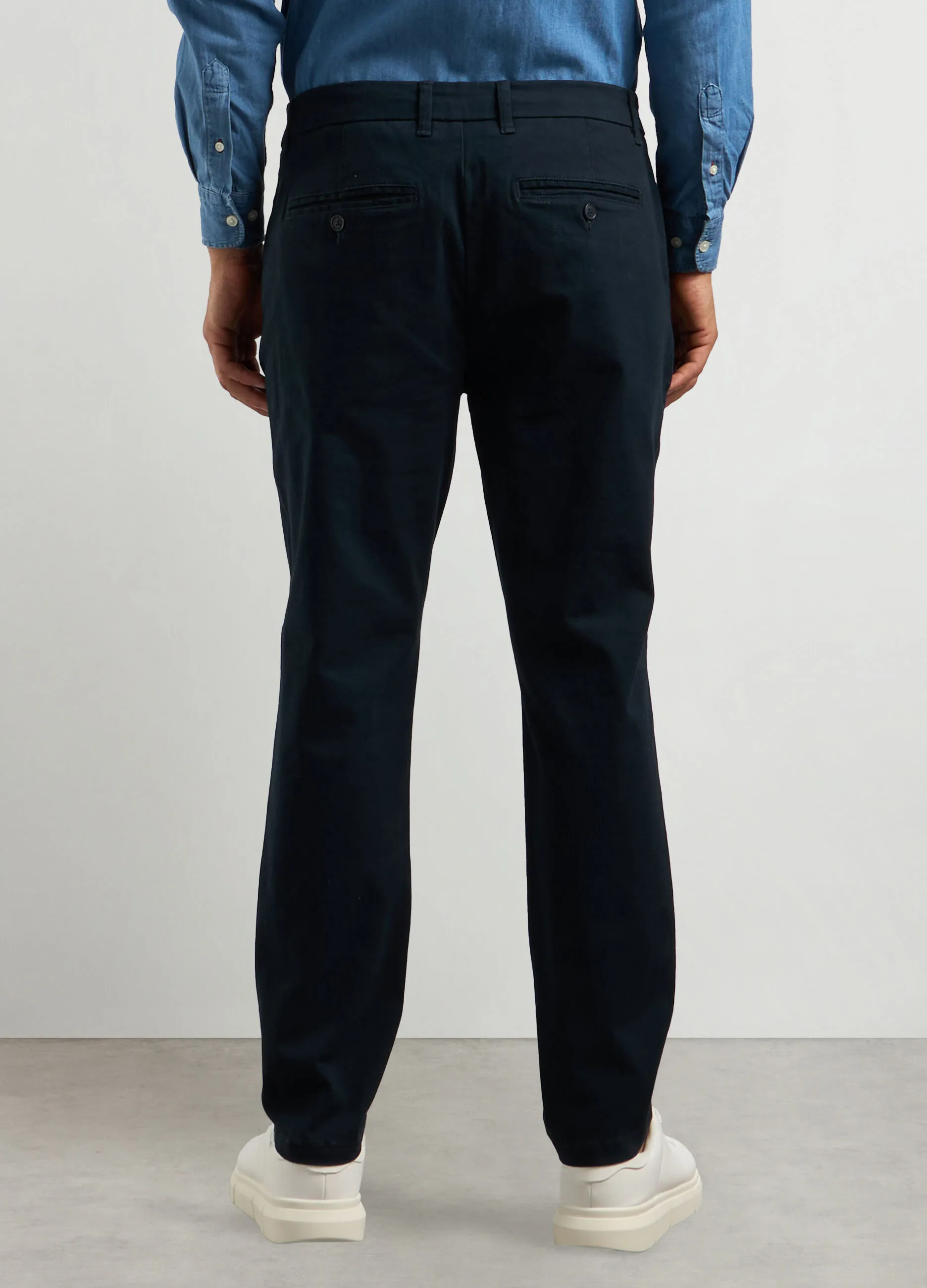 J. HART & BROS  Pantaloni chino carrot fit in twill stretch uomo