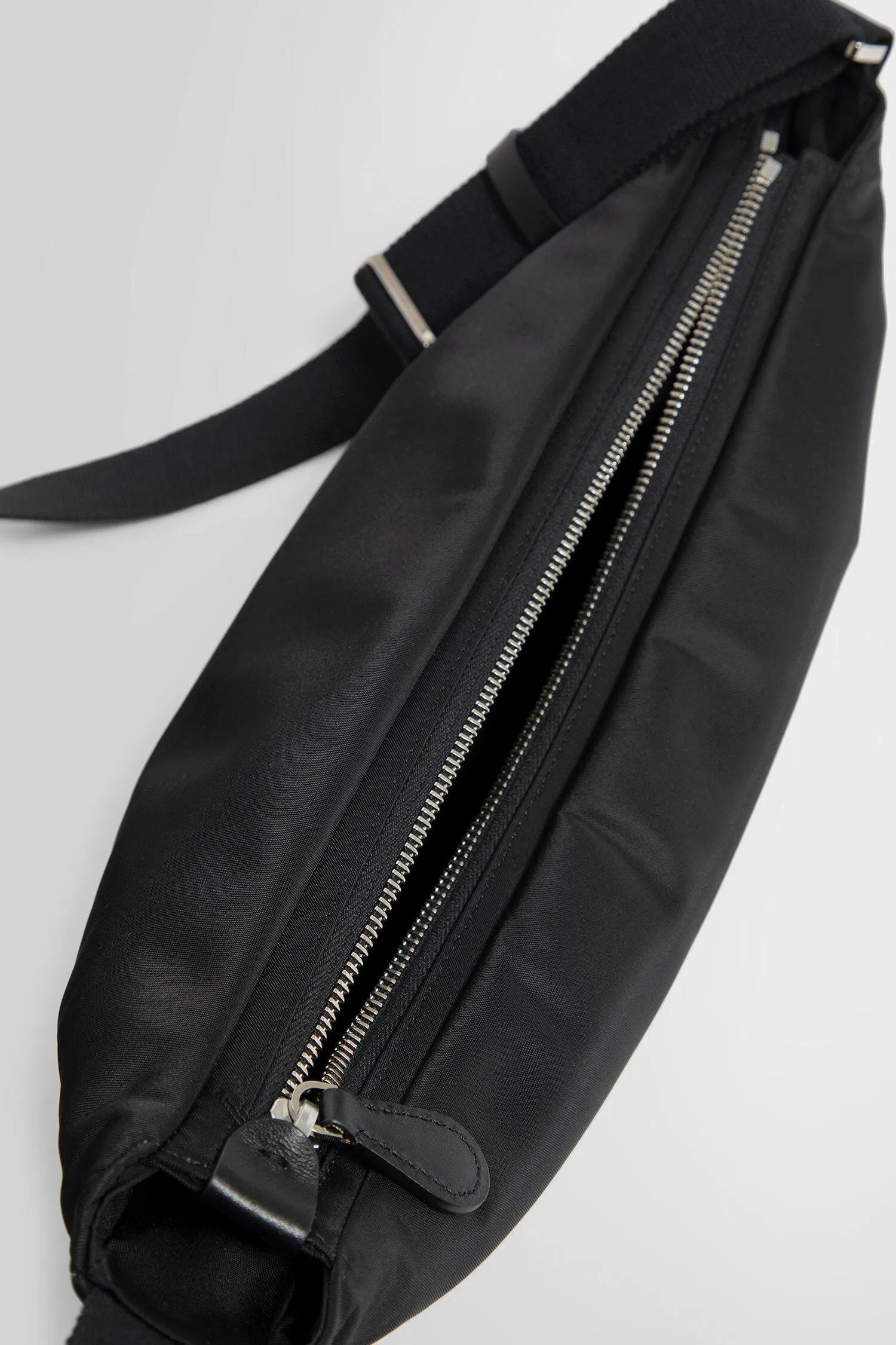 the row  caiden messenger bag 